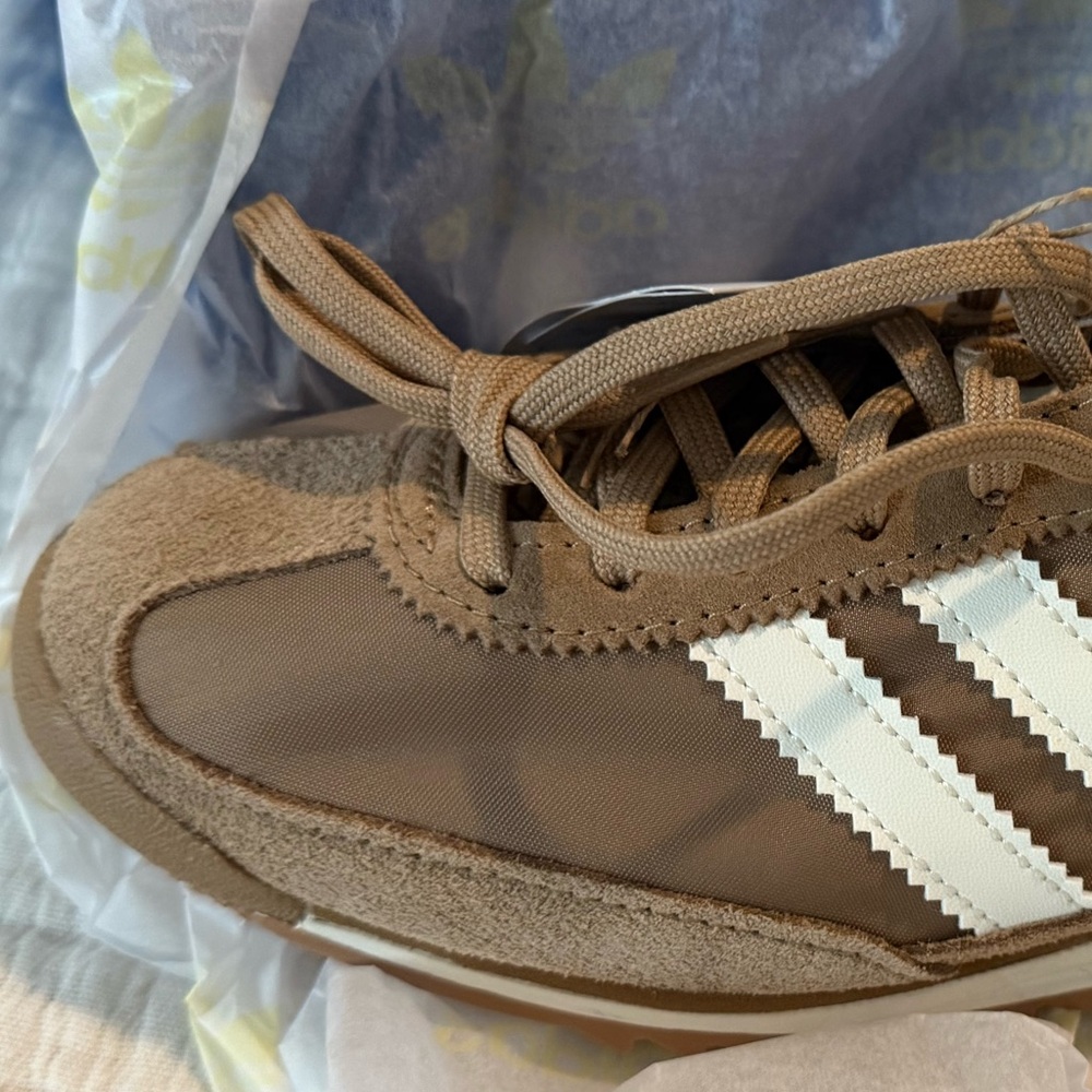 Adidas SL 72 Tan and White Sneakers NIB G000 - Picture 3 of 4